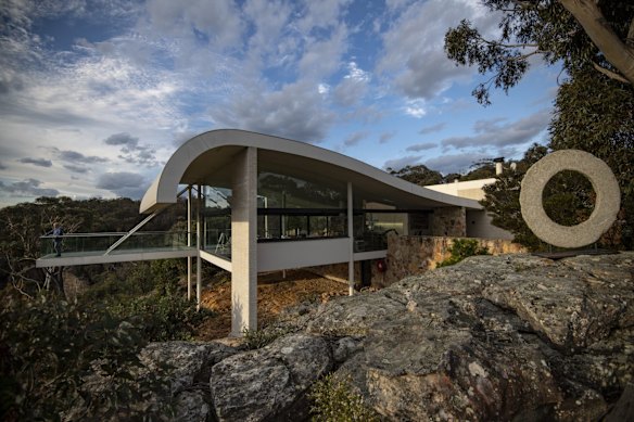 Andrew Martin at Berman House at the Seidler designed home at Joadja. 