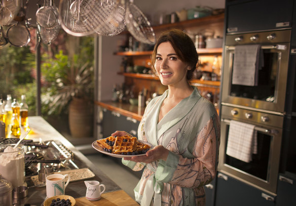 The internet quickly lost its mind over the way British chef Nigella Lawson pronounced the word microwave last year.