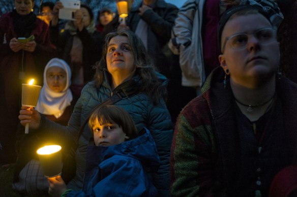 Light The Dark: Melbourne says Welcome candlelight vigil for refugees at Treasury Gardens.