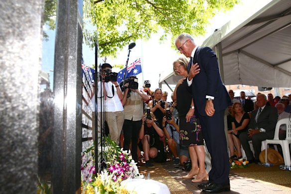 Prime Minister Malcolm Turnbull with wife Lucy pay their respects during the service.