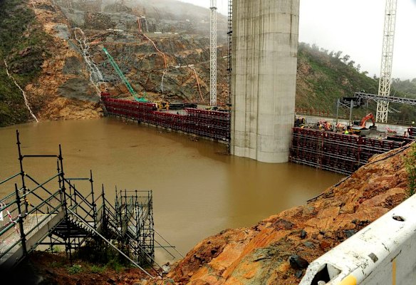 Heavy rain on Wednesday and Thursday resulted in localised flooding around parts of Canberra and Queanbeyan and caused further delays on the Enlarged Cotter Dam construction site.