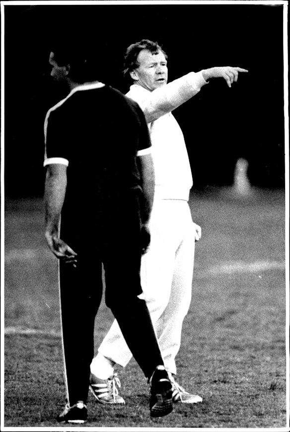 Coach Bob Fulton in 1987 during a Manly's training session.