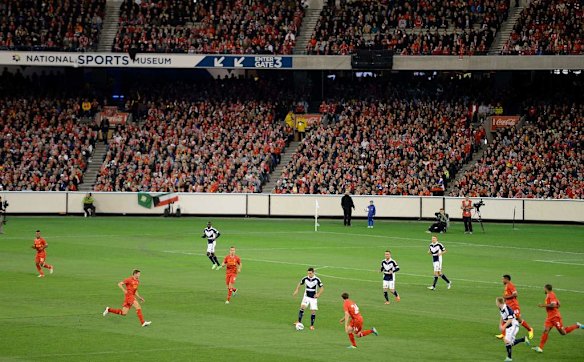 90,000 fans watch the Melbourne Victory v Liverpool game.