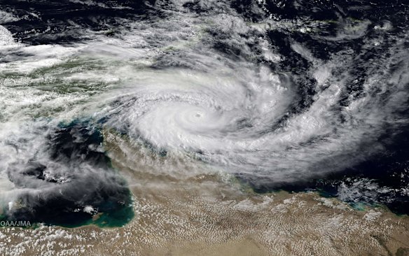 Residents prepare for Cyclone Ita