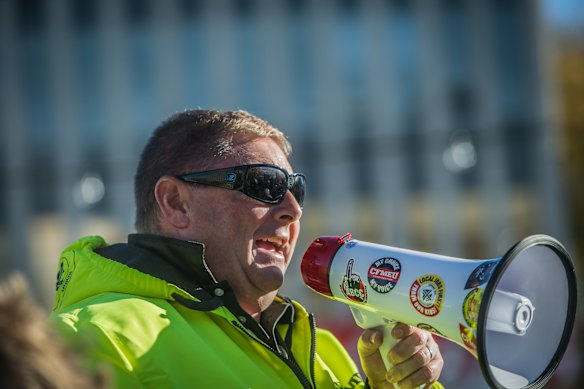 CFMEU ACT secretary Jason O'Mara says unlicensed contractors are the cause of the ACT's building quality problem  