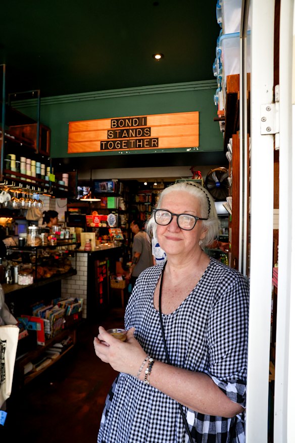 Jane Turner, proprietária da livraria Gertrude and Alice, disse que tem sido um momento difícil para a comunidade.