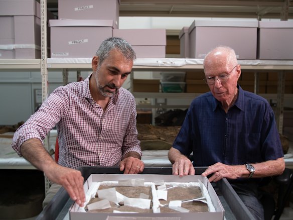 Paleontologist Dr Anthony Romilio (left) with Professor Bruce Runnegar (right) and the dinosaur fossil found in the Albion quarry. 