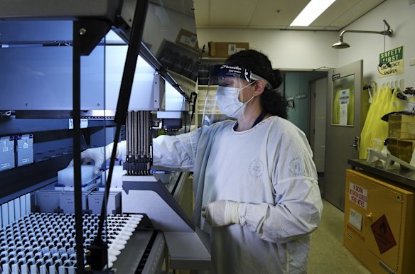 Senior Hospital Scientist Anna Condylios using the Genetic Signatures GS1000 instrument.