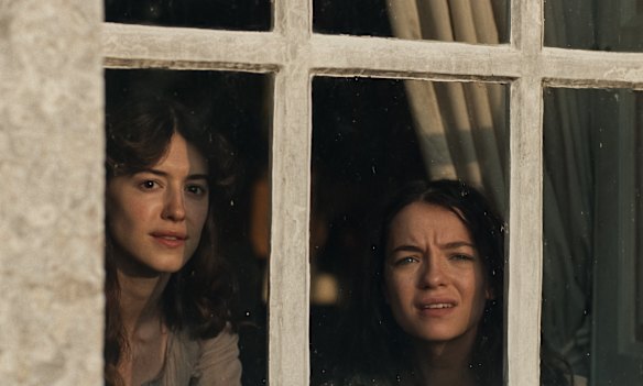 Edgar-Jones as Elinor Dashwood and Creed-Miles as Marianne Dashwood.