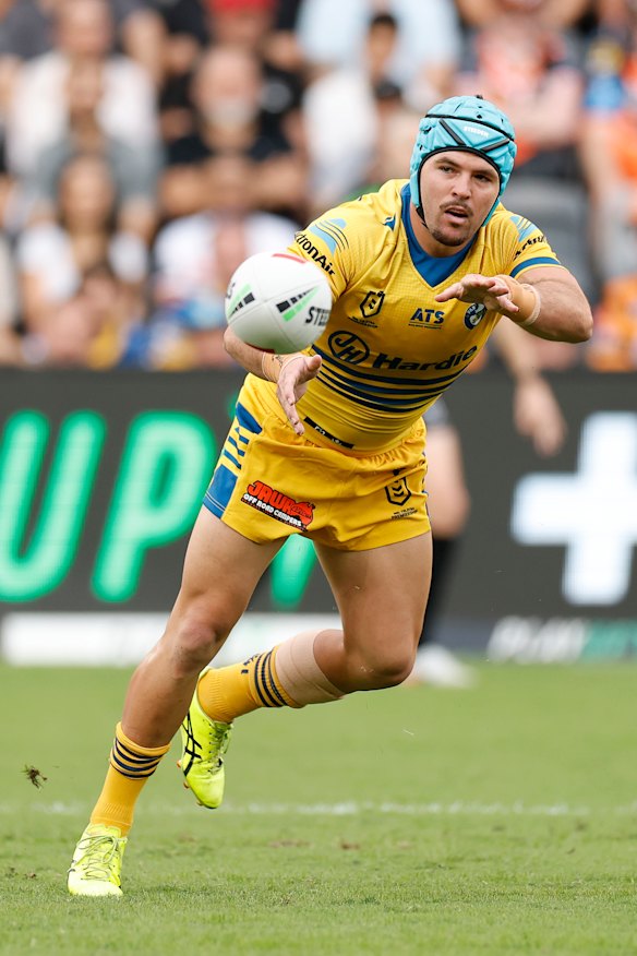 Ryley Smith of the Eels passes the ball.