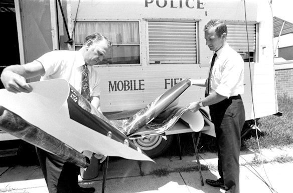 Detective Sergeant Noel Morey (left) and Constable Roger Rogerson at work on the Maureen Bradley murder at Brooklyn, New South Wales in December 1971.