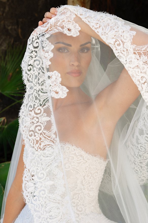 Eleni Stamoulis wore a wedding gown custom-made by Melbourne couture design house J’Aton. 