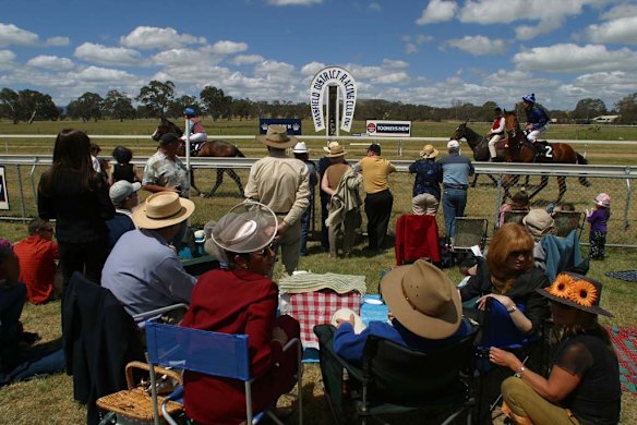 Typically sunny skies at Mansfield