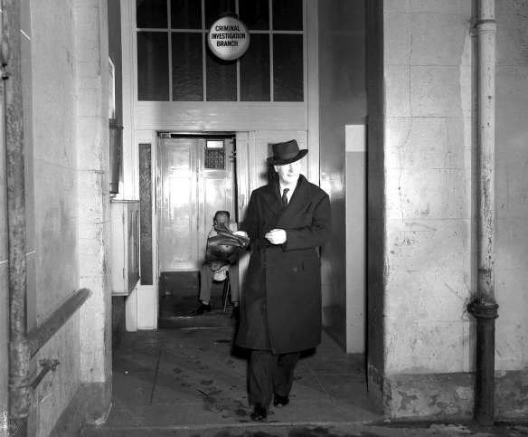 Sir Eugene Goosens leaves the Sydney C.I.B. on March 9, 1956. Customs officers had discovered “pornographic” materials in his luggage earlier that day. Note lift attendant at rear.