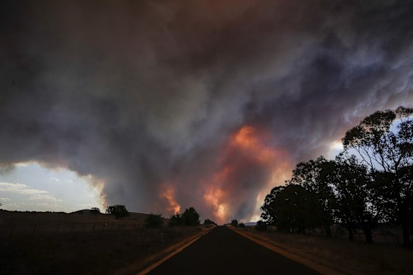 North Black Range bushfire seen near Bombay, NSW.