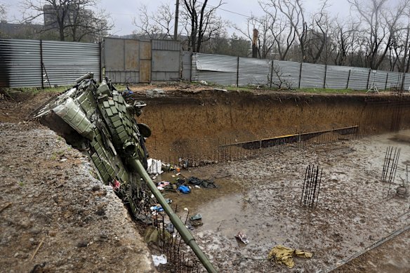 A tank damaged during fighting, which fell into the foundation pit of a house under construction in the Ukrainian city of Mariupol.