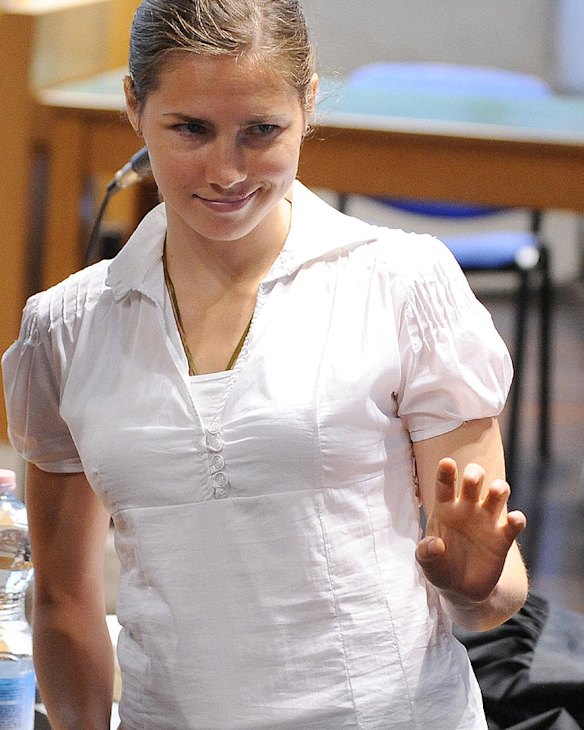 Amanda Knox gives a wave during her trial on June 12, 2009.