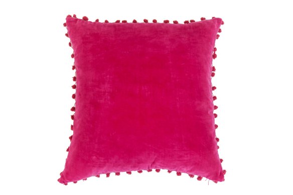 SOMETHING SWEET
Velvet Cushion Raspberry
$79.95, 55x55cm, www.rubystar.com
