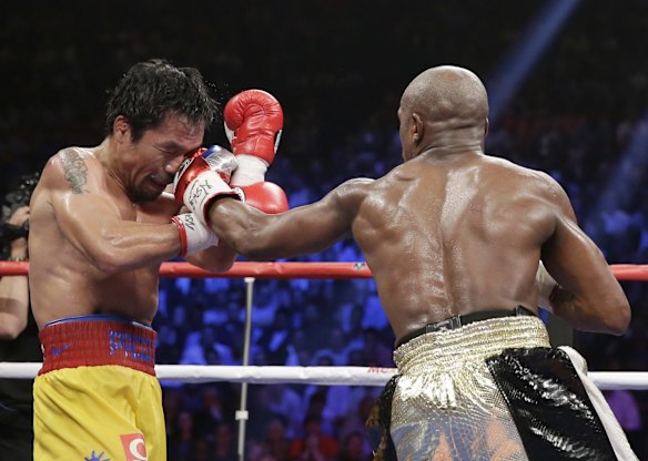 Floyd hits Manny Pacquiao.