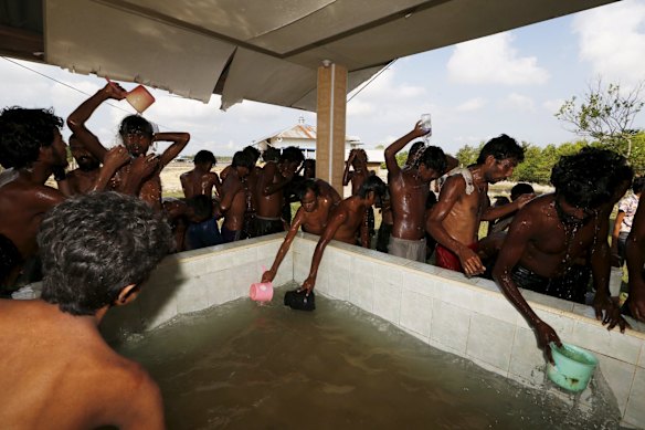 Rohingya migrants who arrived by boat, take a bath in a temporary shelter at the port of Julok village in Kuta Binje, Indonesia's Aceh Province, May 20, 2015. Hundreds of Rohingya and Bangladeshi migrants landed in Indonesia's northwestern Aceh province early on Wednesday, an Indonesian search and rescue official said. 