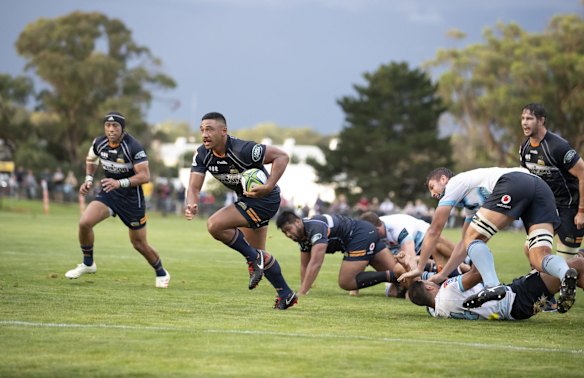 Brumbies' Irae Simone scores a try in the first term. 