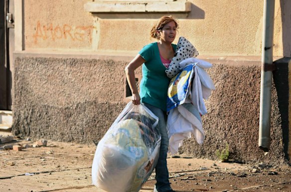 A woman carries her belongings in Valparaiso.