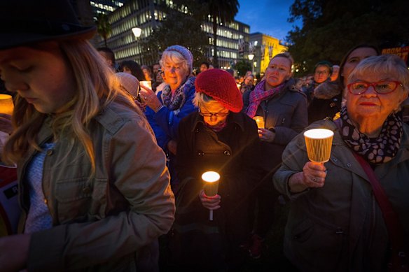 A woman takes a minute silence in rememberence of Aylan Kurdi.