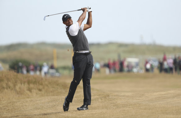 Tiger Woods roaring into British Open contention.