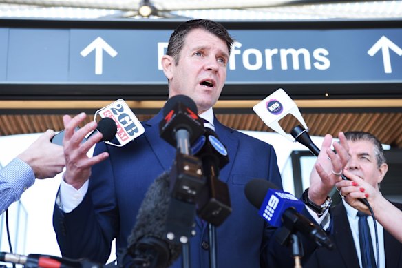 Premier Mike Baird spoke to trades men and women at a prototype station at Rouse Hill. 