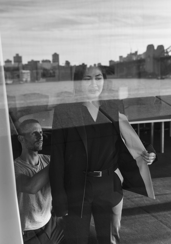 Designer Dion Lee doing a fitting of Sydney Opera House usher Van Hoang. The new uniform had to reflect Australia’s natural
informality while also being appropriate for first nights.