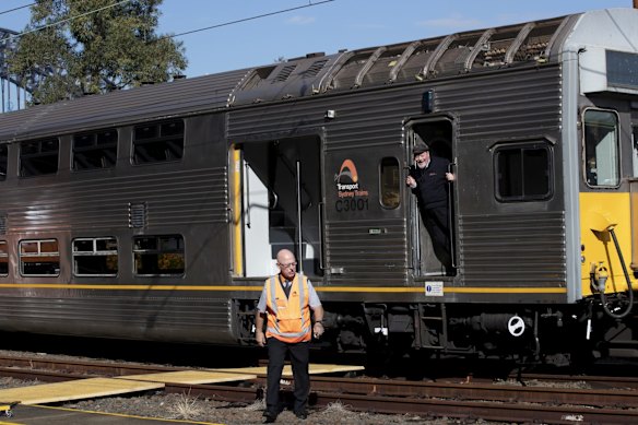 Rail workers with the S-Set.
