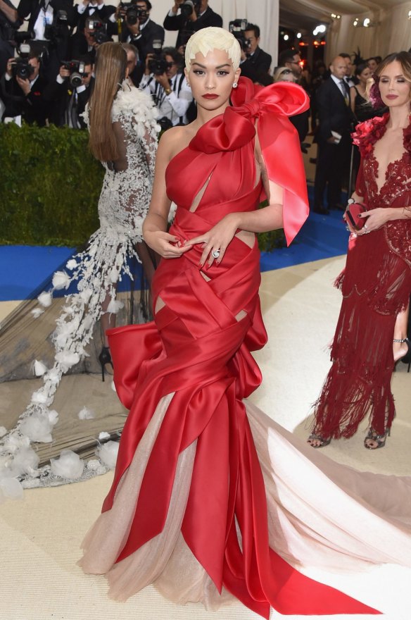 Like the sash at the Boxing Day Sales, Rita Ora was irresistible in Marchesa.