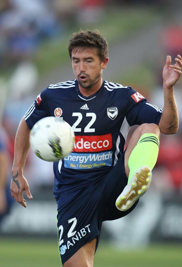 Newcastle Jets v Melbourne Victory at Ausgrid Stadium. Harry Kewell warms up before the game   3rd December 2011