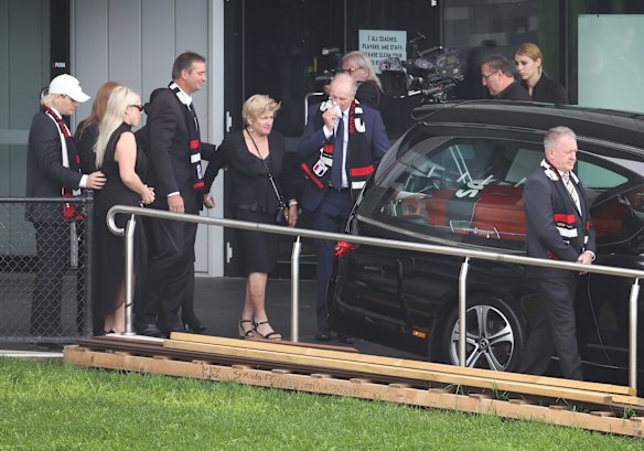 Warne's parents Brigitte and Keith Warne follow the hearse carrying the coffin as it prepares for a lap of the St Kilda Football Club ground. 