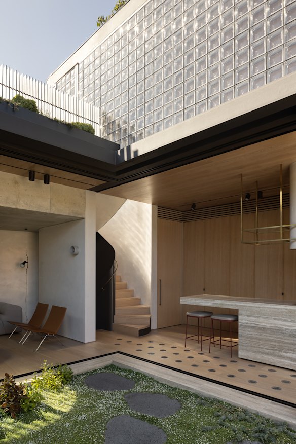 “Our client’s brief included a courtyard-style house that would minimise overlooking,” says Pohio.