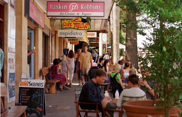 Byron Bay main strip of shops in December of 1998.
