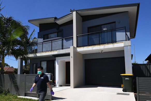 NSW Police raid a home in Sydneys west at Albion Ave, Merrylands. 