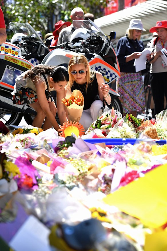 Melburnians continue to pay respect to the victims of those that were tragically killed and injured in the pedestrian attack.