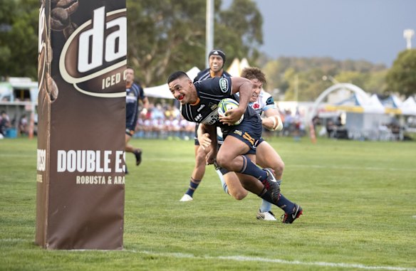 Brumbies' Irae Simone scores a try in the first term. 