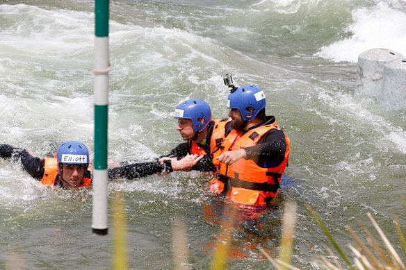 SES and NSWRFS water rescue training
