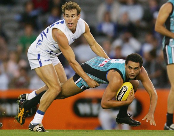 2005 Corey Jones of the Kangaroos attempts to tackle Shaun Burgoyne of Port Adelaide.