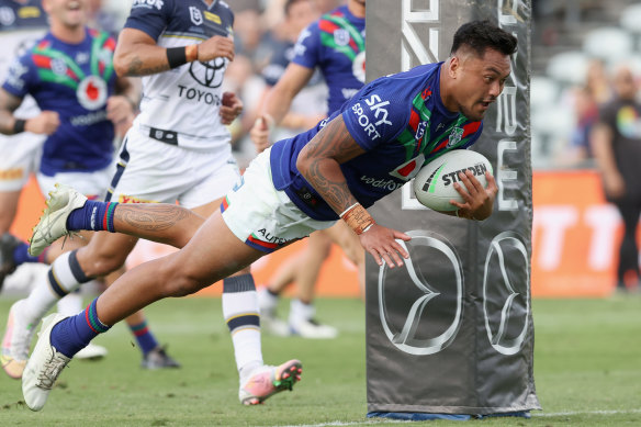 Adam Pompey flies over for a try for the Warriors.