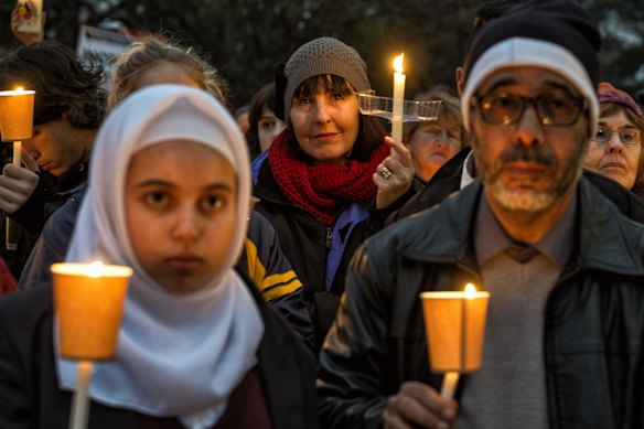 Light The Dark: Melbourne says Welcome candlelight vigil for refugees at Treasury Gardens.