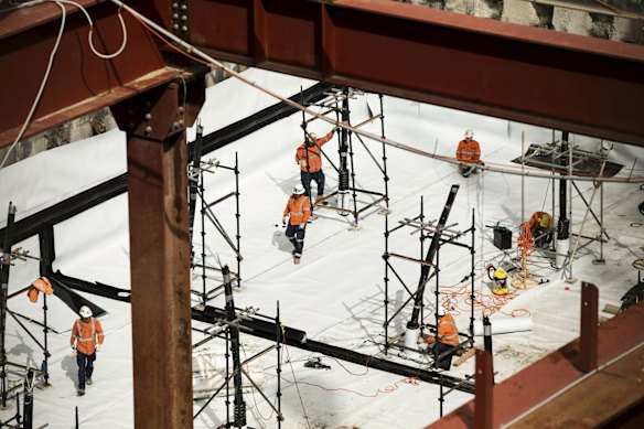 Work continues at the Barangaroo construction site despite some sites reporting coronavrius cases. April 2, 2020