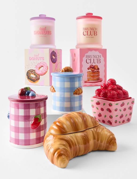 A slow moment, lit softly. Candles that turn an ordinary evening into a pause, and a chance for her to be the one looked after.