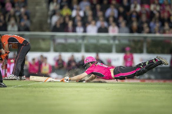 Ryan Carters of the Sydney Sixers just saves a runout.