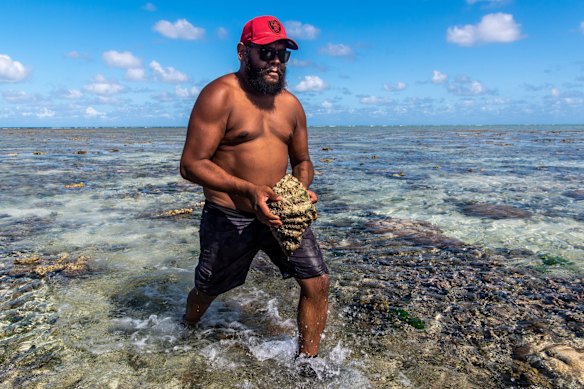 Collecting clam and spider shell with the Mabo family at Las Beach.