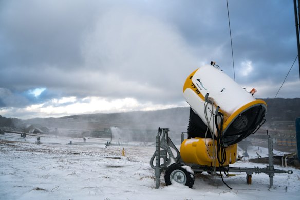 First snow falls at Perisher. 
