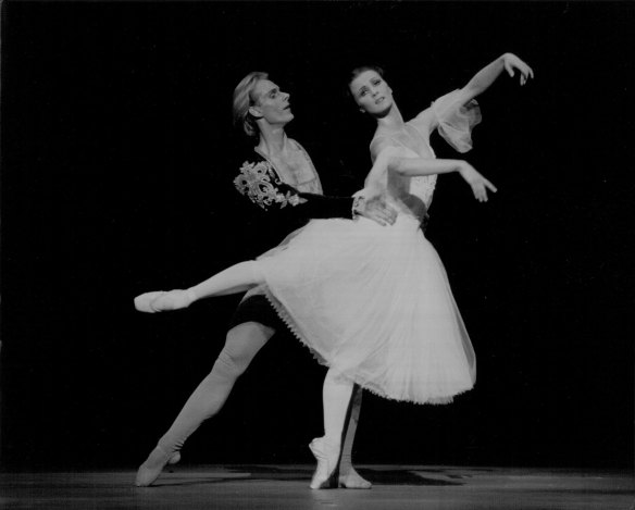 Greg Horsman and Lisa Pavane perform in Giselle, 1990.