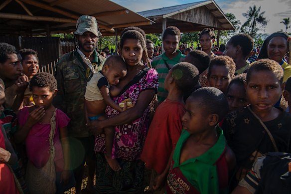 Pregnant woman Hewa Bogoami, from Idiamabi Village attending Mougulu markets she is expecting her fifth child.